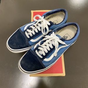 VANS OLD SKOOL 
Navy and White 
SIZE 8.5 MENS /10 WOMENS